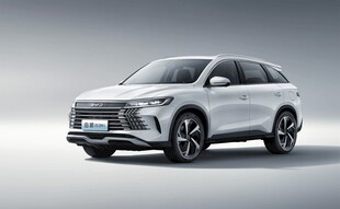 白色时尚SUV汽车展示