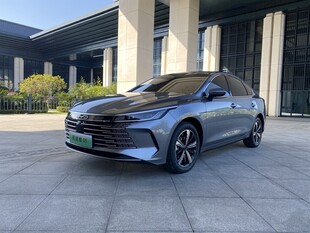时尚银灰轿车外观展示