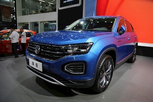 蓝色炫酷SUV汽车展示