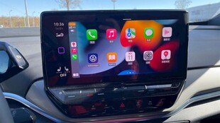 车载大屏显示多彩应用界面