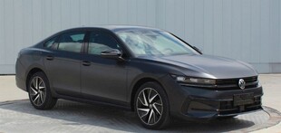 黑色轿车外观展示