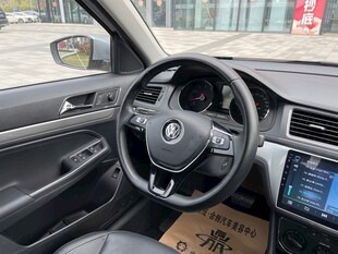 汽车内部驾驶舱精致展示