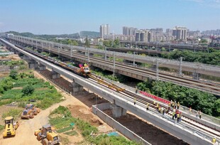 城市铁路施工现场俯瞰