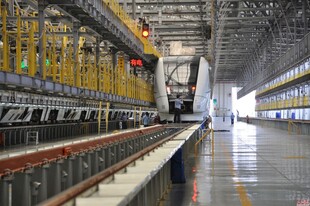 现代化大型仓库内部场景