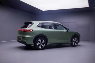 绿色时尚款新能源汽车