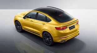 黄色酷炫跑车尾部特写