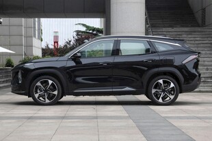 黑色酷炫SUV汽车外观展示