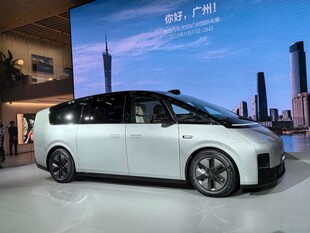 未来感十足的概念MPV汽车