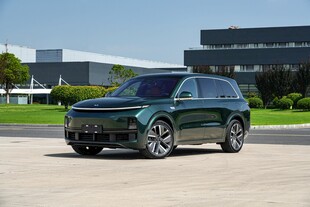 墨绿色时尚SUV汽车