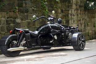 酷炫黑色三轮摩托车