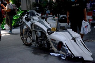 炫酷三轮摩托车展示