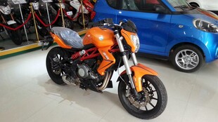 橙色炫酷摩托车展厅展示