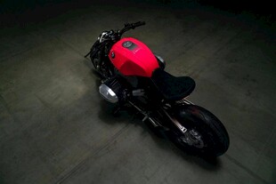 红色炫酷摩托车特写