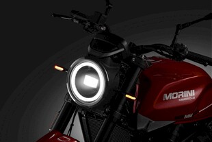 红色炫酷摩托车特写