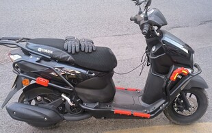 时尚酷炫黑色电动摩托车