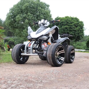 酷炫四轮越野摩托车特写