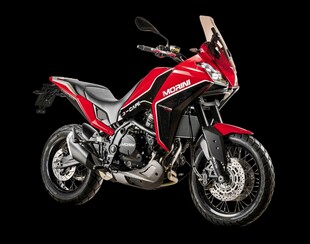 红色时尚越野摩托车展示