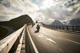 公路骑行畅享自由风景
