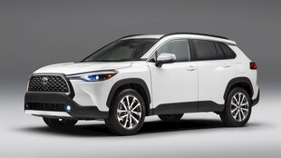 白色SUV汽车展示