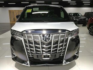 白色丰田埃尔法商务车展示