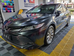 黑色凯美瑞汽车展厅展示