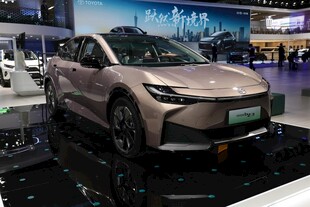 车展上的时尚新能源汽车