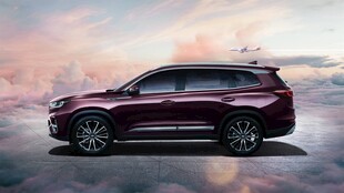 梦幻云端的紫色SUV