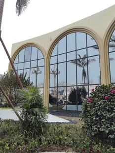 现代弧形玻璃建筑景观