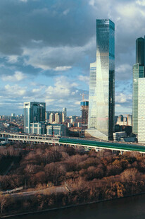 莫斯科城市天际线与高架桥景观