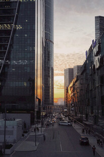 莫斯科黄昏下的都市街道景观
