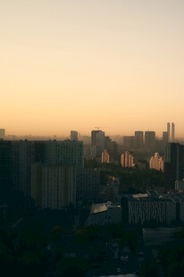 莫斯科黄昏下的城市建筑景观