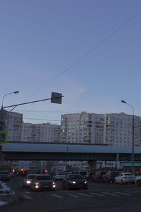 城市黄昏时的高架桥车流