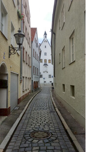 欧洲小巷中的古朴建筑景观