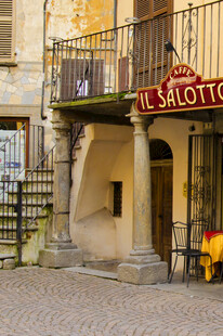 古朴欧式街角小酒馆