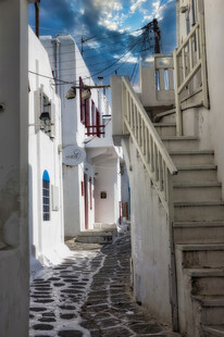 希腊小巷的梦幻白色景致