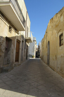 古老狭窄的街道景象