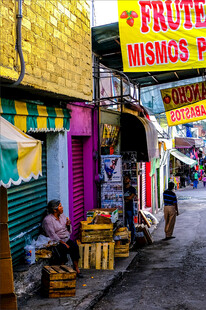 色彩斑斓的街头水果摊