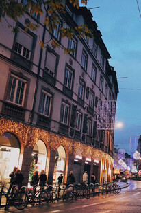 黄昏下的欧式街道建筑