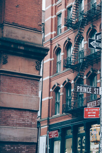 复古风格的城市建筑一角