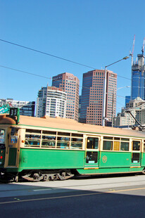 城市中的复古有轨电车