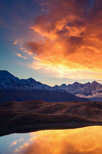 壮丽山水间的绝美日落