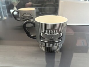 复古风金属咖啡杯展示