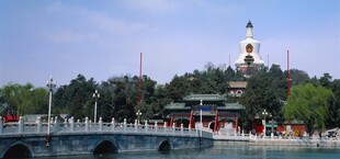 北京北海公园白塔美景