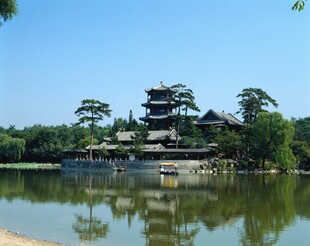 湖畔古建