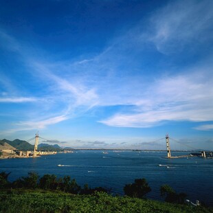 碧海蓝天间的跨海大桥