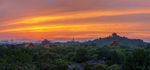 北京故宫景山北海山林古建筑日落