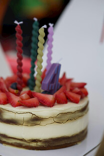 草莓装饰生日蛋糕