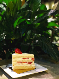 草莓夹心美味蛋糕