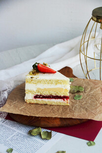 美味草莓夹心蛋糕
