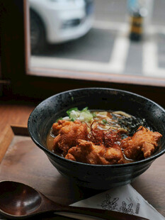 美味日式盖浇饭特写